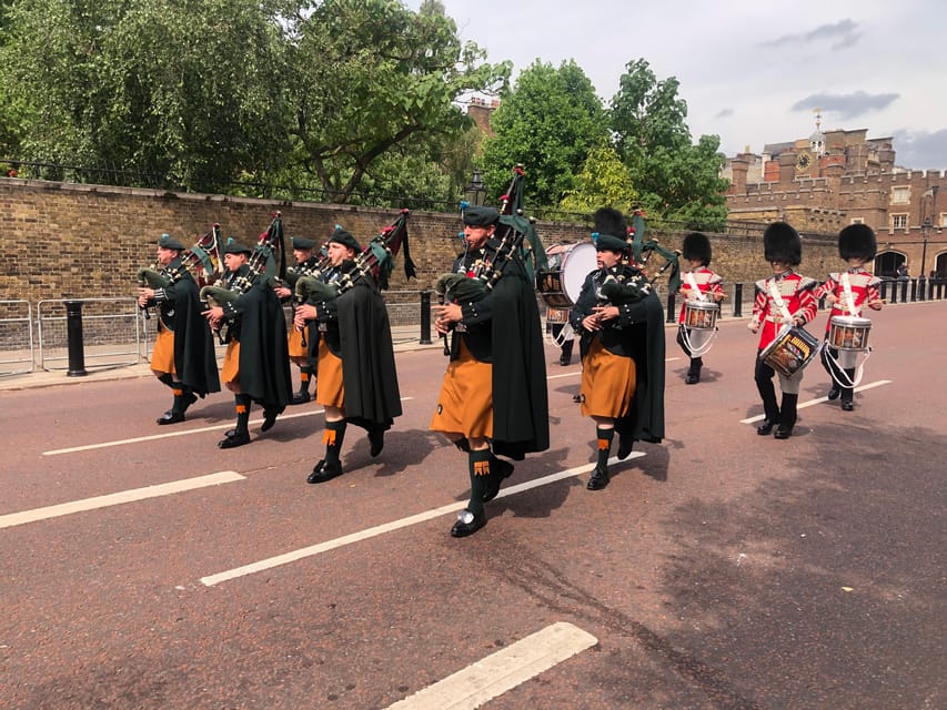 Buckingham Palace Visit and Changing of the Guard Tour - Timing, season, and value at $97