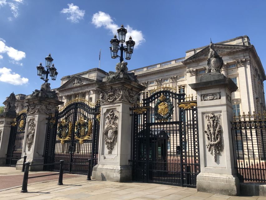 Buckingham Palace Visit and Changing of the Guard Tour - Meeting at Waterloo Place