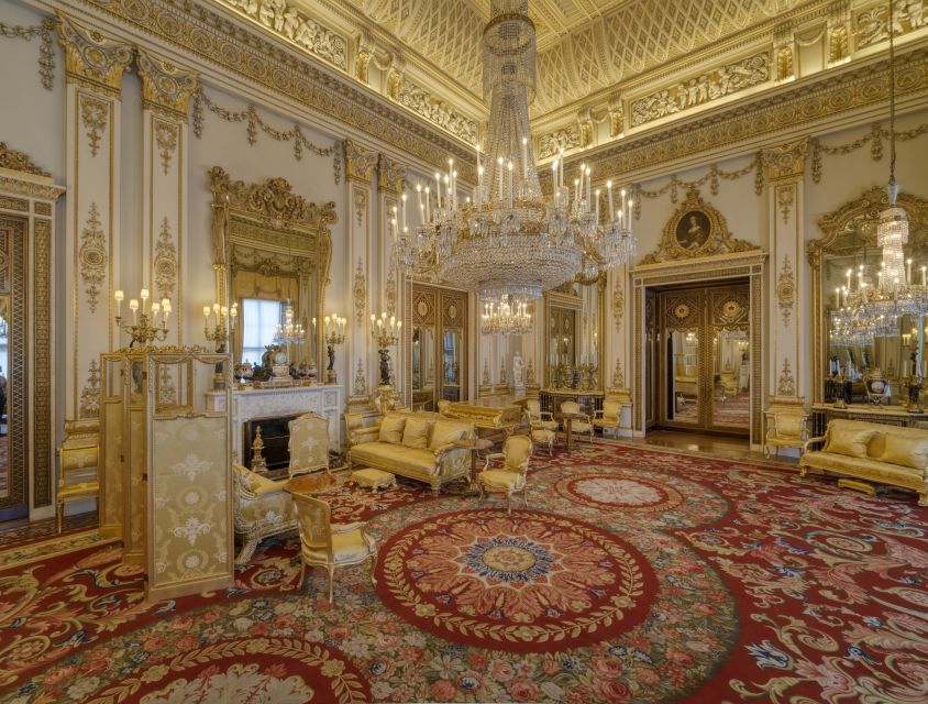 Buckingham Palace & Windsor Castle: Full-Day Tour - The bus ride to Windsor