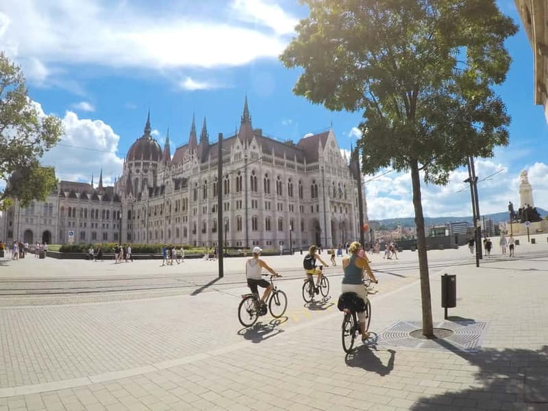 Budapest & Buda Castle e-Bike Tour with a local guide - Along the Danube to Elizabeth Bridge
