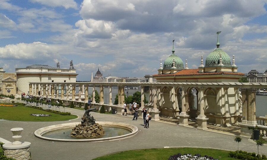 Budapest: Buda Castle Private Walking Tour - A private guide makes the difference