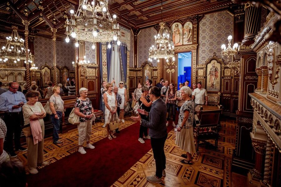 Budapest: Buda Castle Walk with Saint Stephen's Hall - The wartime damage and communist chapter