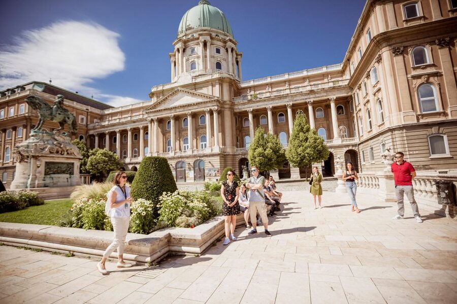 Budapest: Buda Castle Walk with Saint Stephen's Hall - Practical advice for a smoother visit