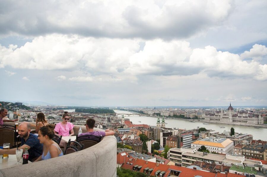 Budapest: Buda Castle Walking Tour in German - Key points at a glance