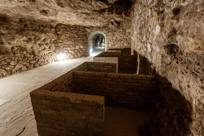 Budapest: The WWII Siege of Buda Castle & Bomb Shelter Tour - Entering the Buda Castle Cave