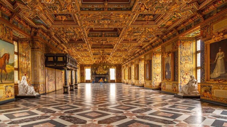 Castles of Kronborg and Frederiksborg from Copenhagen by Car - Should you book it?