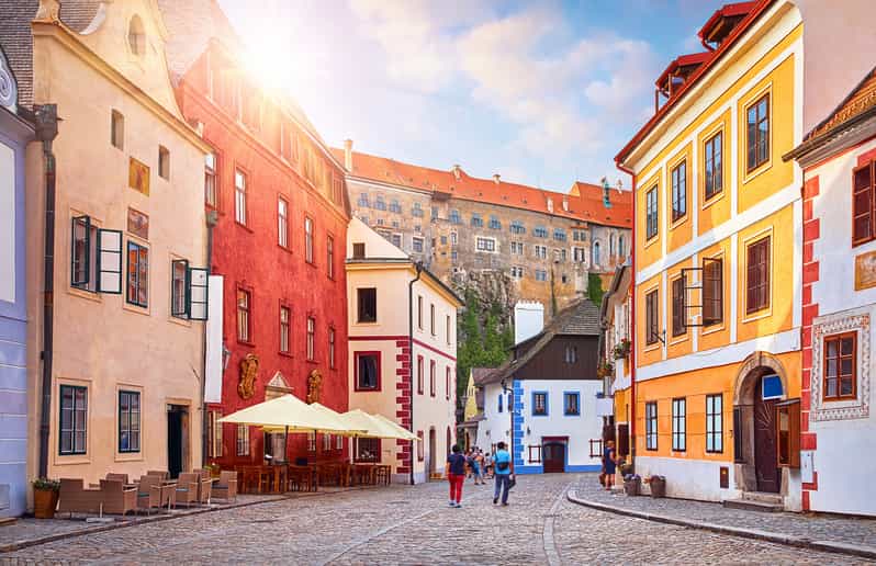 Cesky Krumlov: Private 2-Hour City Walking Tour - Starting in the Old Town’s crooked streets