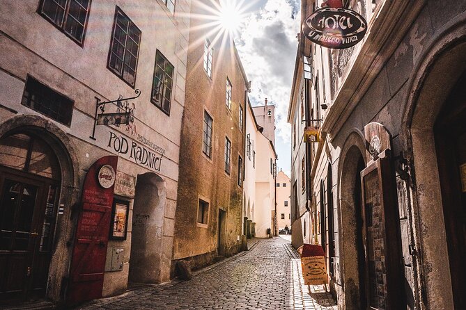 Cesky Krumlov Tour 4 hours - Guides who add local perspective