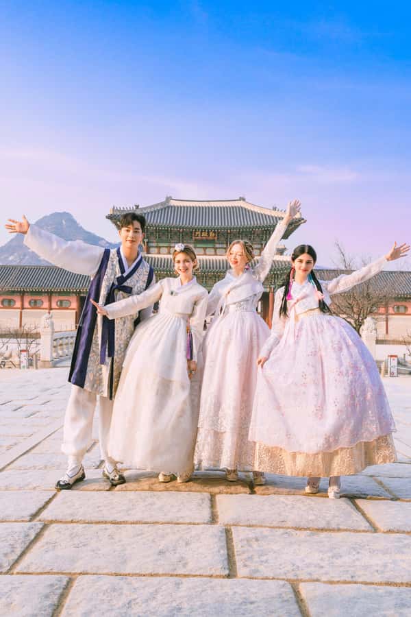Changdeokgung Hanbok Experience at hanboknam - Picking between Basic, Themed, and Premium hanbok