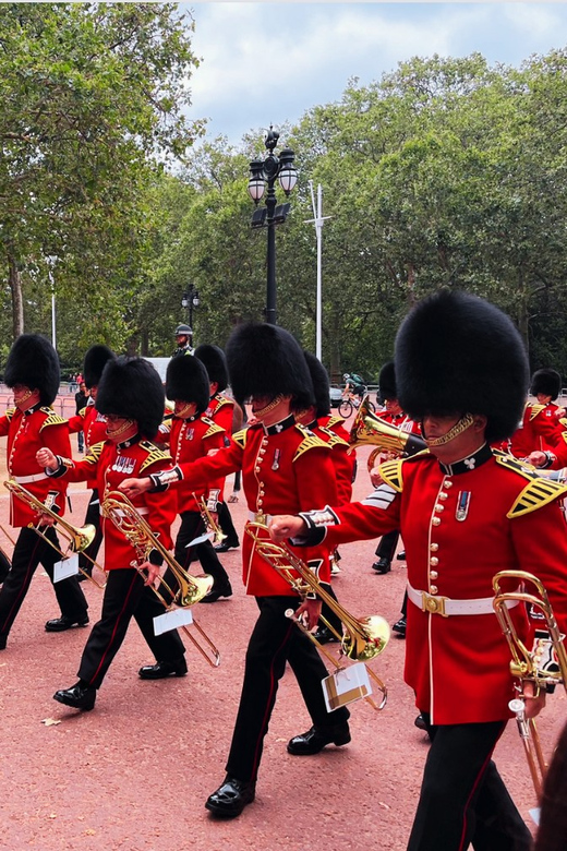 Changing of the Guard at Buckingham Palace - Who should book this experience?