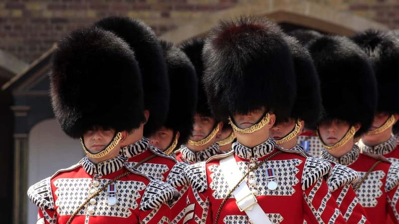 Changing of the Guard at Buckingham Palace Walking Tour - The Mall: the ceremonial road to the palace