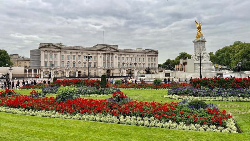Changing of the Guard at Buckingham Palace Walking Tour - St James’s Palace and the regiments behind the pageantry
