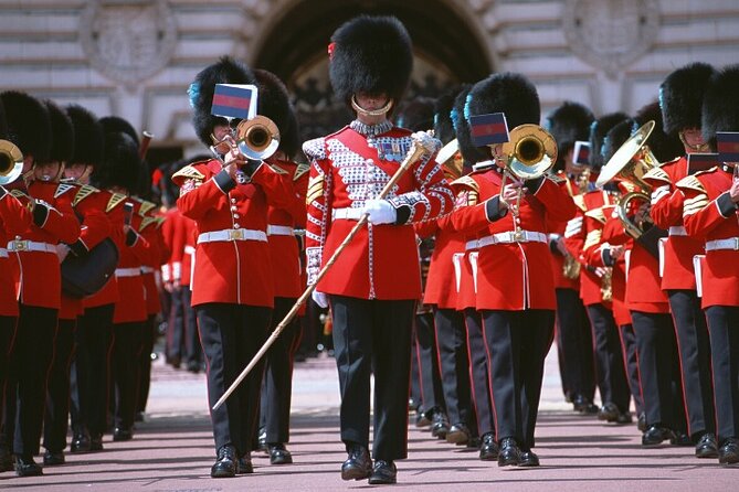 Changing of the Guard Walking Tour in London at Buckingham Palace - Buckingham Palace, seen from the ceremony route
