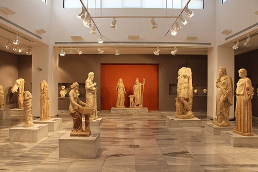 Chania/Rethymno: Knossos Palace & Heraklion City Tour - Why this day works for first-time Crete visitors
