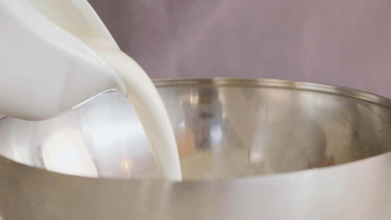 CHANTILLY : apprendre à monter la crème chantilly à la main - Should you book this Chantilly cream workshop?