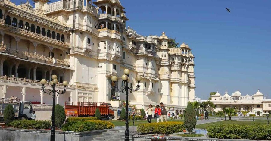 City Palace Udaipur Express visits with english speaks guide - Key points at a glance