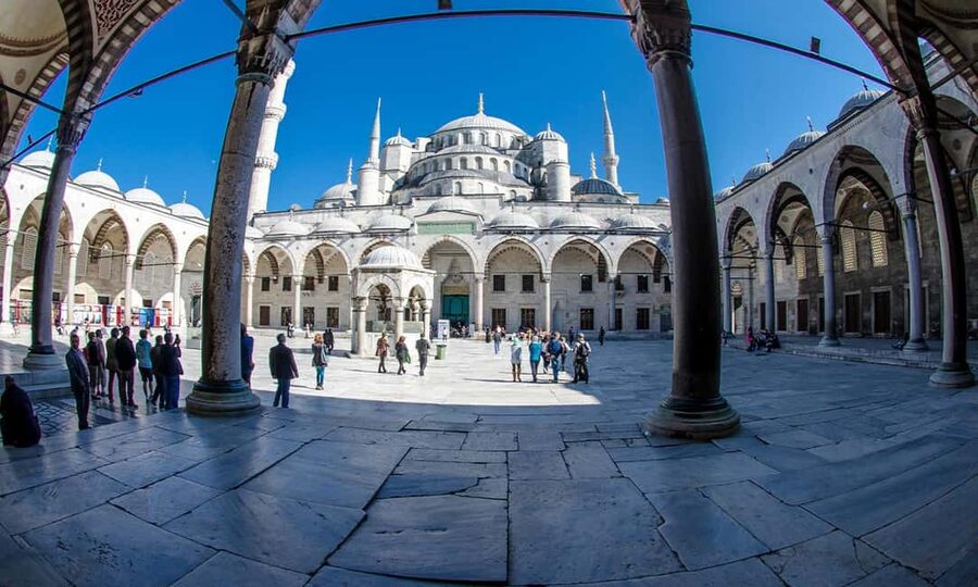 Combo: Hagia Sophia+Basilica Cistern Optional Topkapi Palace - Blue Mosque: free entry with useful context
