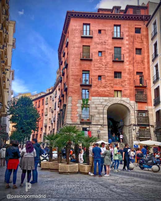 Complete Madrid: Hapsburgs, Palace and Almudena Cathedral - Calle Mayor, San Miguel Market, and Plaza de la Villa