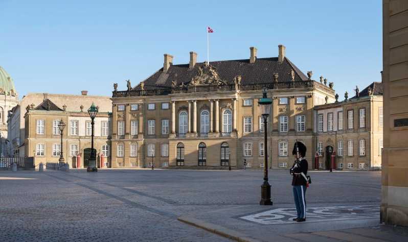 Copenhagen: Amalienborg Palace Museum Entry Ticket - Christian X and Queen Alexandrine’s dining room