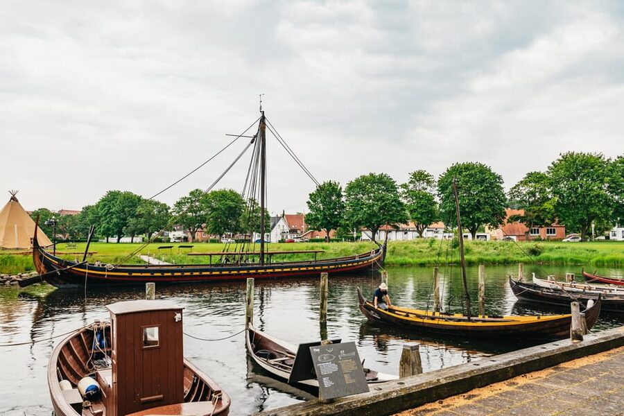 Copenhagen: Kronborg, Frederiksborg Castle and Roskilde Tour - The guides make the difference
