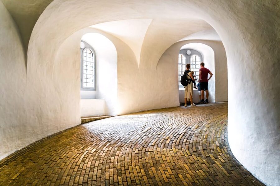 Copenhagen: Rosenborg Castle Tour with Skip-the-Line Ticket - Rosenborg Castle and the story behind the rooms