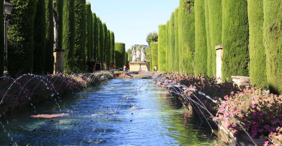 Córdoba: Alcázar and Jewish Quarter 2-Hour Guided Tour - Following the Street of Flowers and Bonfire Street