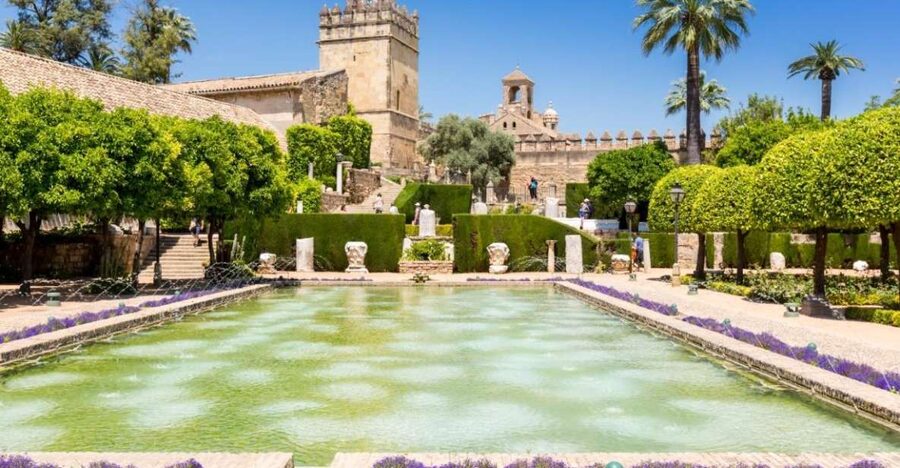 Cordoba: Alcazar of Christian Monarchs 1–Hour Guided Tour - Starting among the Alcázar gardens