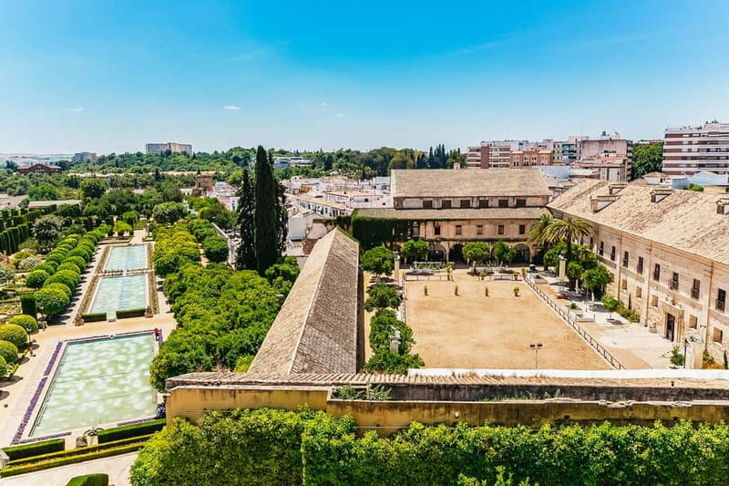Córdoba: Jewish Quarter, Mosque, and Alcázar Tour - The synagogue, Caliphal Baths, and changing tour route