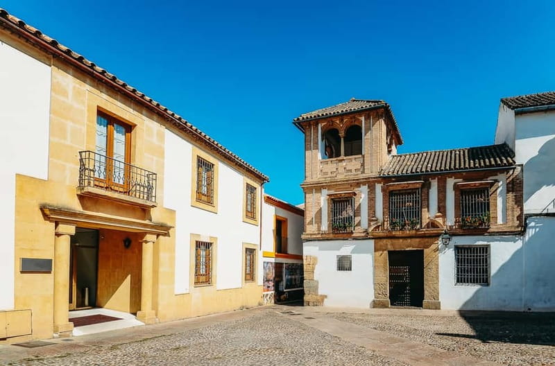Córdoba: Jewish Quarter, Mosque, and Alcázar Tour - Walking through Córdoba’s Jewish Quarter