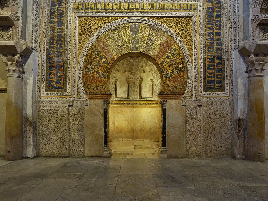 Córdoba: Mosque and Alcazar Private Tour with tickets - Streets around the Jewish quarter and San Basilio