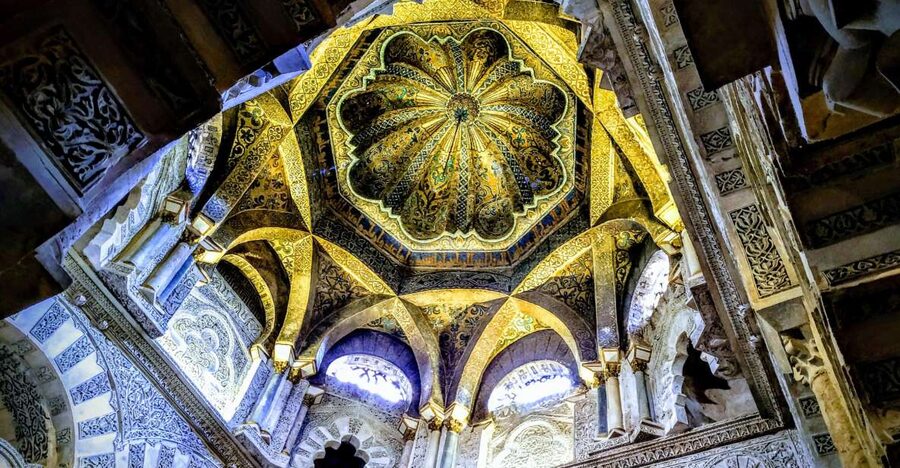 Córdoba: Mosque-Cathedral & Alcazar Guided Tour - Why the Mosque-Cathedral deserves the first look
