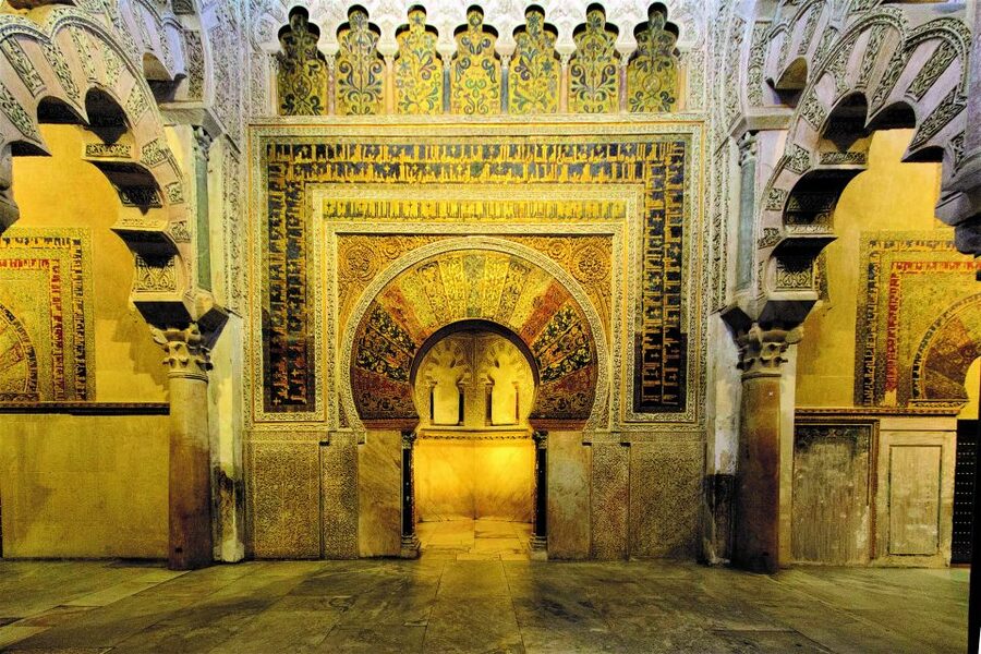 Córdoba: Mosque-Cathedral & Alcazar Guided Tour - The Alcazar: royal rooms, gardens, and difficult history