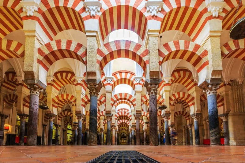 Córdoba: Mosque-Cathedral, Jewish Quarter and Alcázar Tour - The Alcázar gardens and the change in the plan