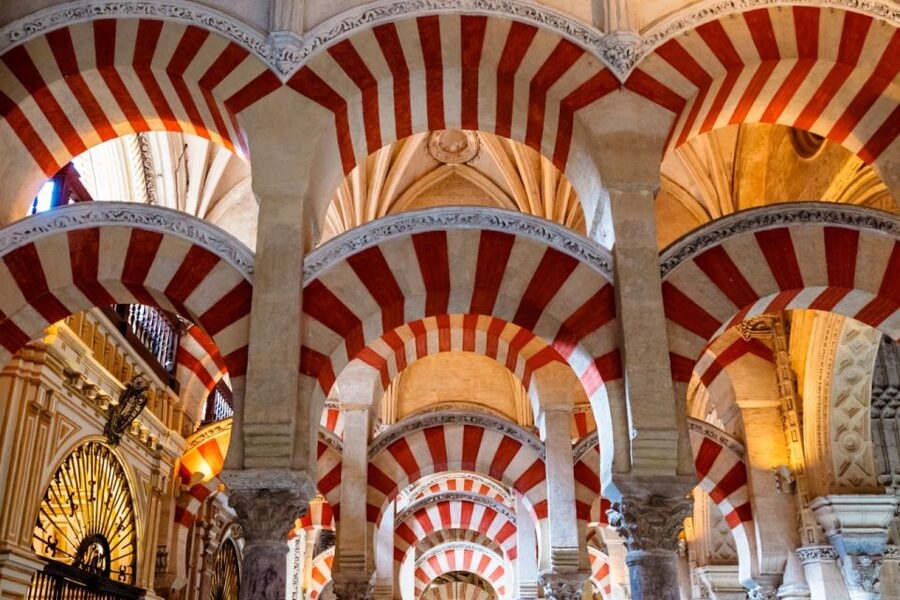 Córdoba: Mosque, Jewish Quarter and Alcázar 3-Hour Tour - Three hours, crowds, and the walking pace