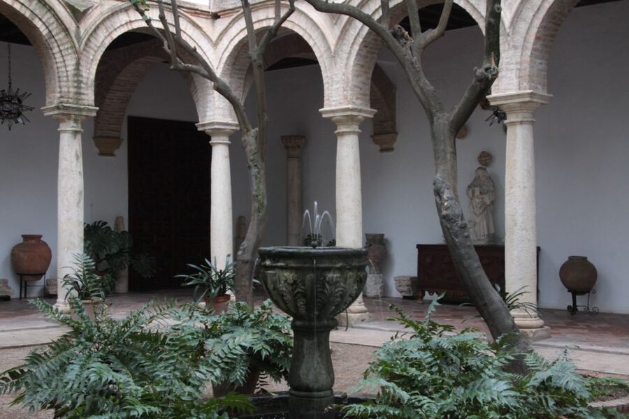 Córdoba: Viana Palace Gardens and Patios Entry Ticket - What you can see of the palace itself