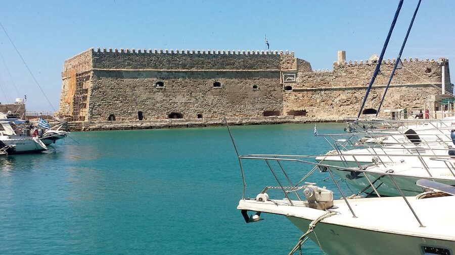 Crete: Knossos Palace & Heraklion Guided Tour - Who will get the most from this tour?