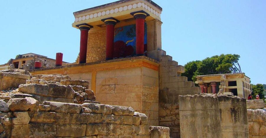 Crete: Knossos Palace & Heraklion Guided Tour - Why Knossos works better with a guide