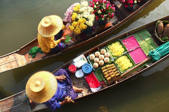 Damnern Saduak Floating Market, Grand Palace and Wat Phra Keo Tour from Bangkok - Damnoen Saduak and its canal-side trade