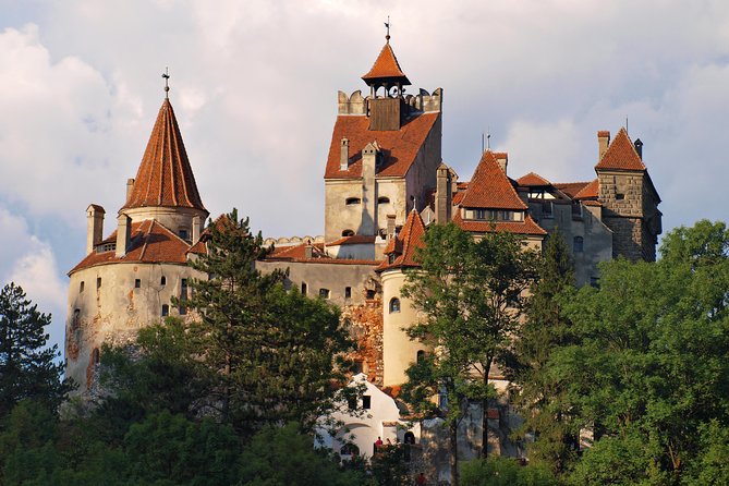 Day Trip Through Brasov in Transylvania and Bran, Peles, and Rasnov Castles - Bran Castle: Dracula, defense, and crowds of souvenirs