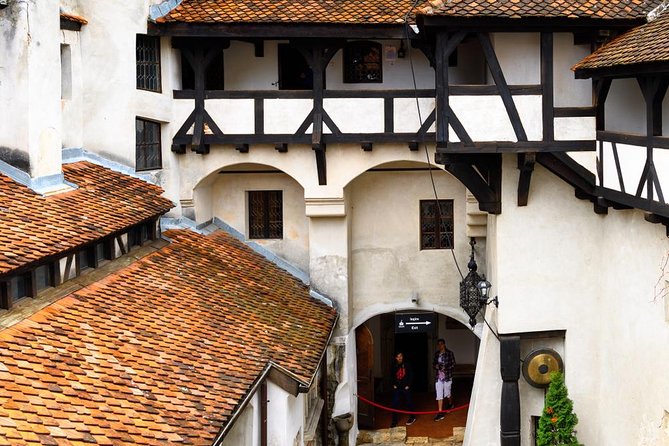 Day trip to Dracula's Castle, Peles Castle and Medieval Brasov - The 7:00 a.m. departure from University Square