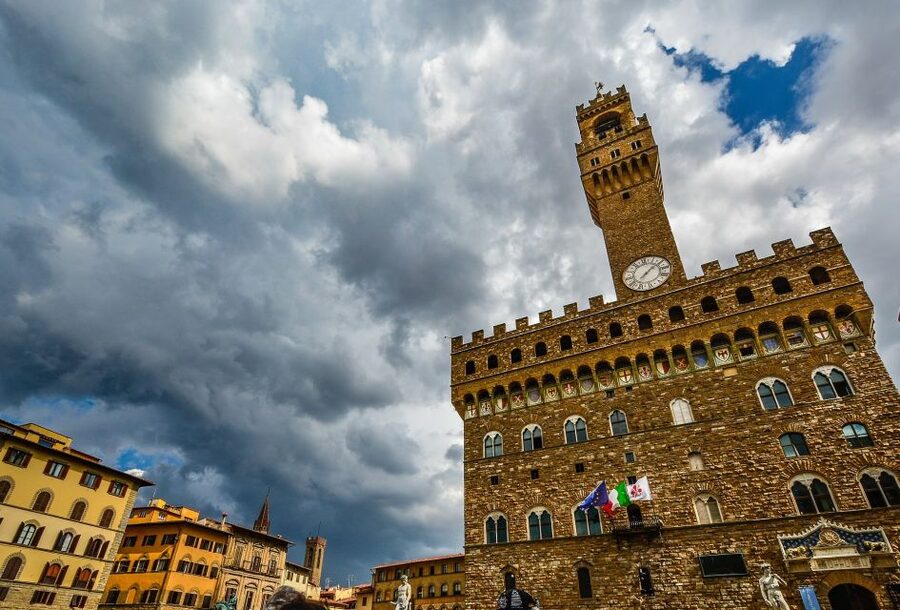 Discover Uffizi and Palazzo Vecchio: Half Day Guided Tour - What a small group changes inside the museum