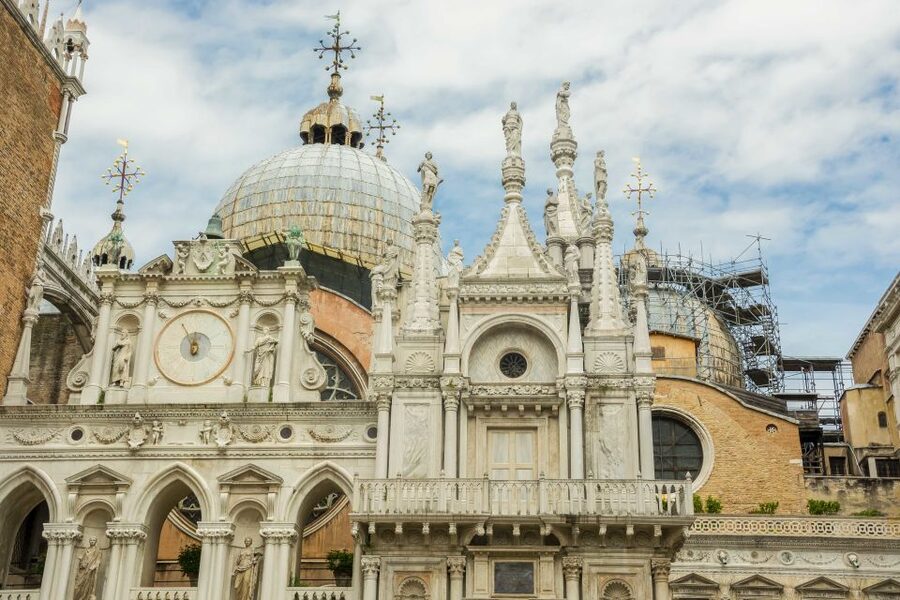 Doge's Palace Skip-the-Line Guided Tour - Entering the palace without the main ticket queue