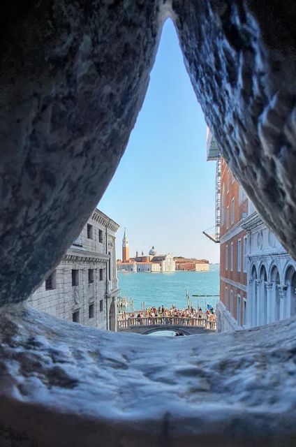 Doge's Palace small group or private tour with a local guide - What the $74 price includes
