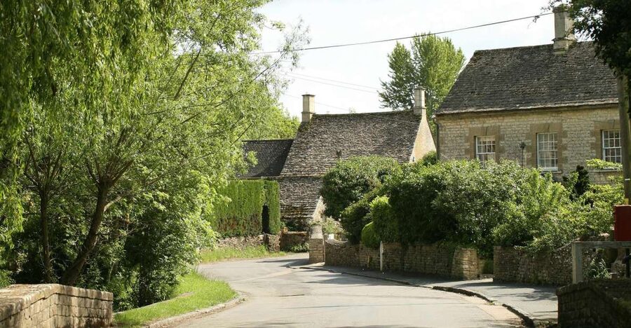 Downton Abbey Film Locations & Blenheim Palace Day Tour - Yew Tree Farm and the story behind Cogges