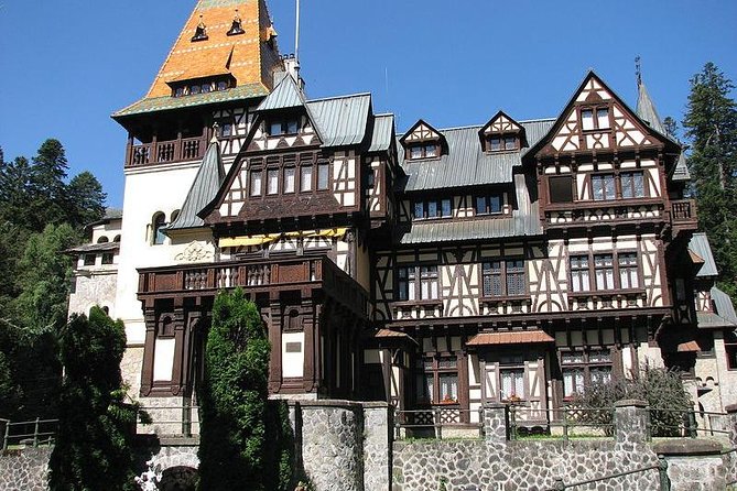 Dracula Castle, Peles Castle & Brasov-Private Tour from Bucharest - Guides, flexibility, and the private-tour advantage