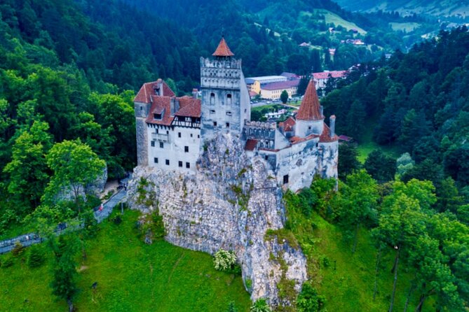 Dracula's Castle -Private Tour- with Brașov City and Peleș Castle - The car ride, traffic, and the real length of the day