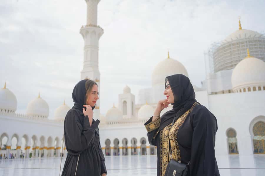 Dubai: Abu Dhabi Day-Trip Grand Mosque, Royal Palace & Lunch - Transport, walking, and the shape of the day