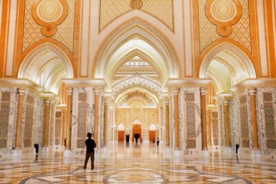 Dubai to Abu Dhabi Day Trip: Grand Mosque, Palace & Etihad Towers