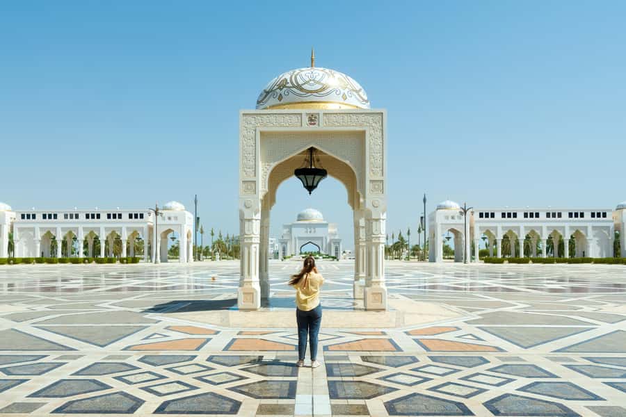 Dubai to Abu Dhabi Private Tour: Grand Mosque & Royal Palace - What the private format really adds