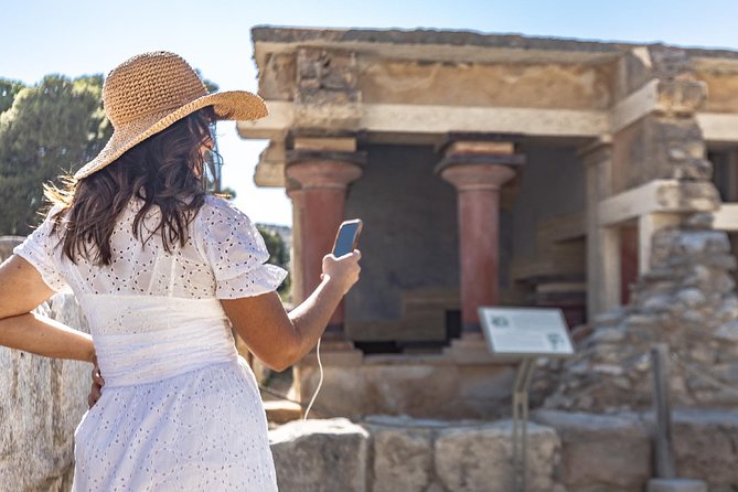 E-Ticket & Audio Tour for Knossos Palace: Unlock Minoan Majesty - Finding the Entrance and Choosing Your Time